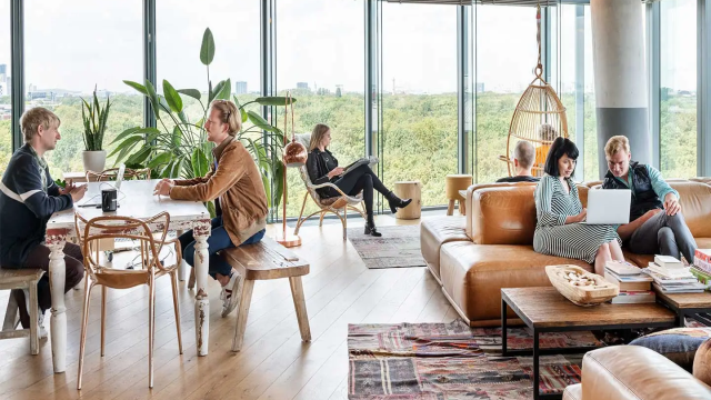 Review Fasilitas Coworking Space di Apartemen Modern, Solusi Hunian Ideal untuk Pekerja Remote (WFH)